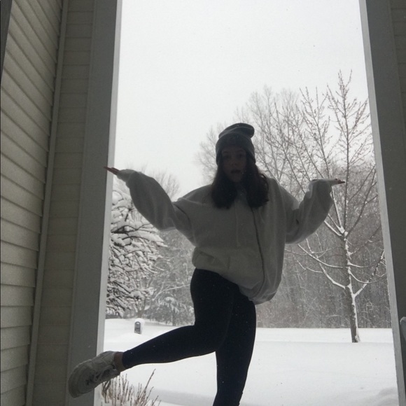 Meet your Posher, Kendall - Picture 1 of 1